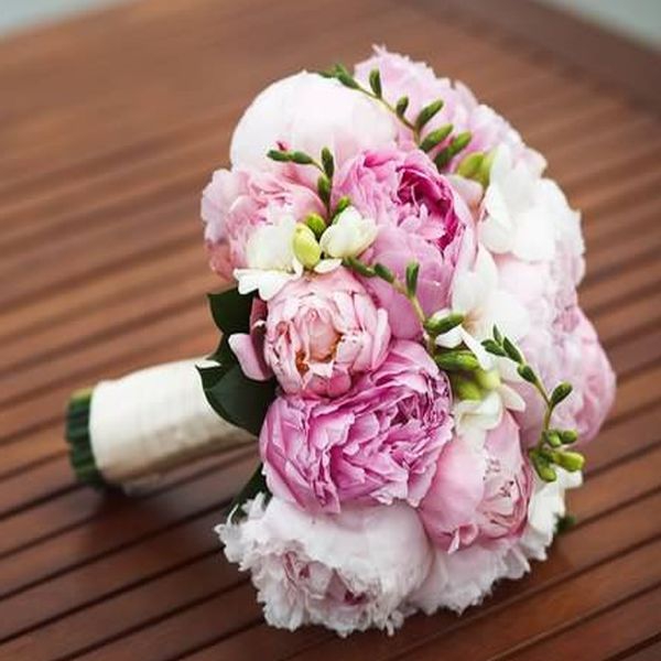 Свадебный букет из пионов - цветы любви и верности