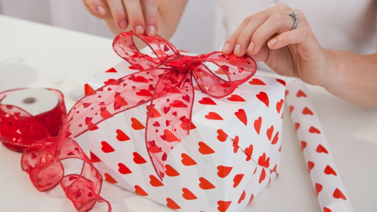 Ce să dăruiești de 14 februarie: cadouri în funcție de durata relației