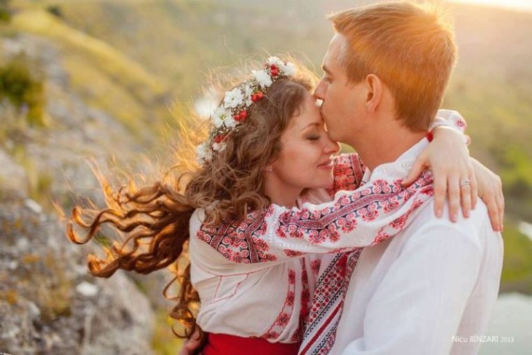 Stărostia, logodna, răspunsul și poftirea la nuntă - cei patru pași ai nunții tradiționale moldovenești