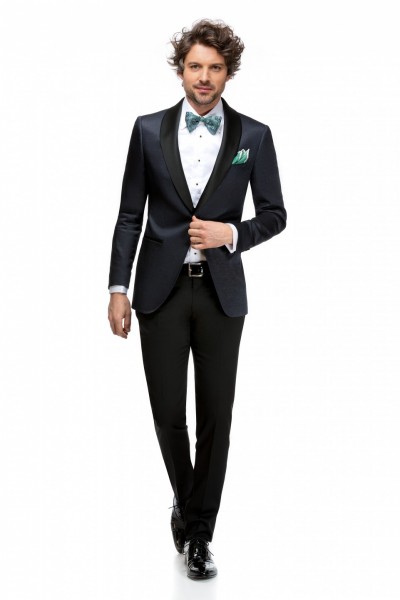 Costum pentru bărbați în salonul 