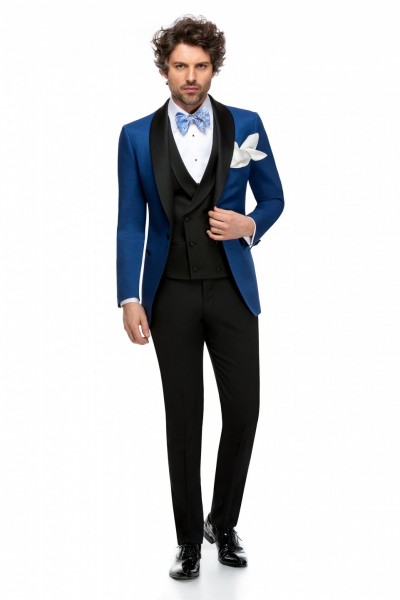 Costum pentru bărbați în salonul 