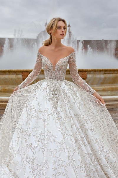 Versal, colecția RiccaSposa 2020 în salonul ”WhiteRose”