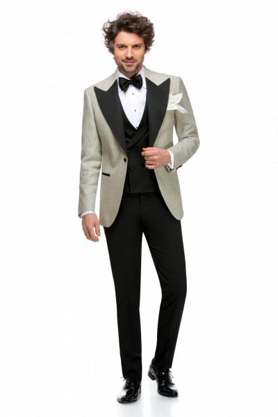 Costum pentru bărbați în salonul 