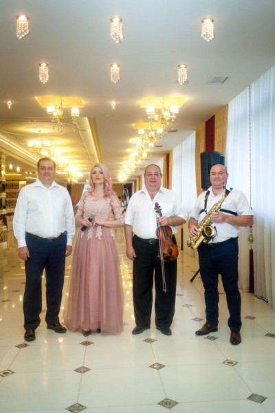 Veronica Suruceanu și formația de lăutari la petrecerea ta! 
