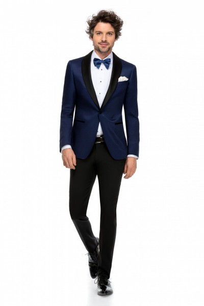 Costum pentru bărbați în salonul 