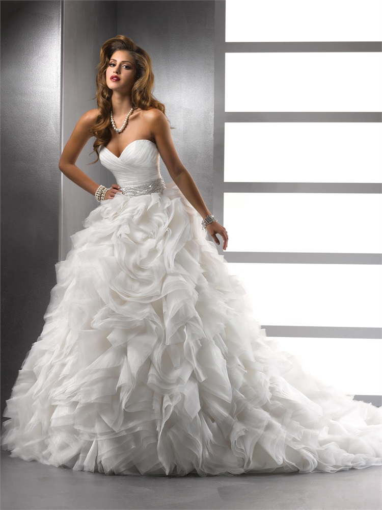 как называется свадебный платье. как называется свадебный платье. фасоны свадебных платьев названия. современные свадебные платья. свадебное платье с многоярусной юбкой.