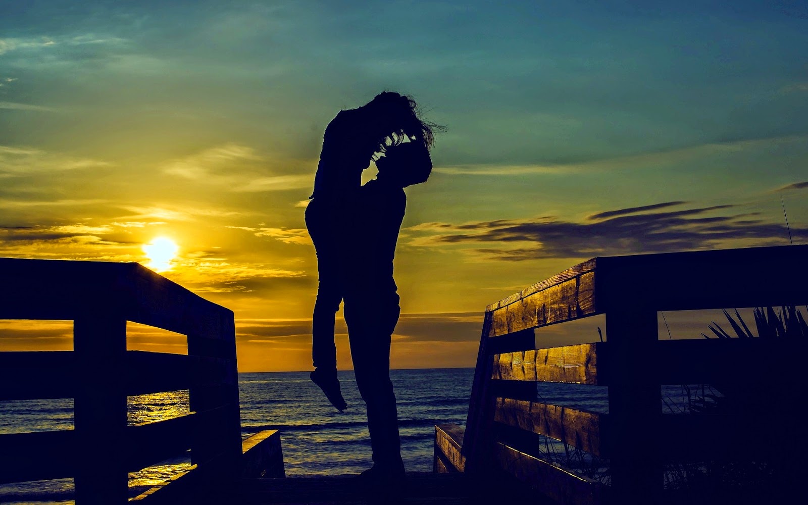 Couple Love Sunset Sea