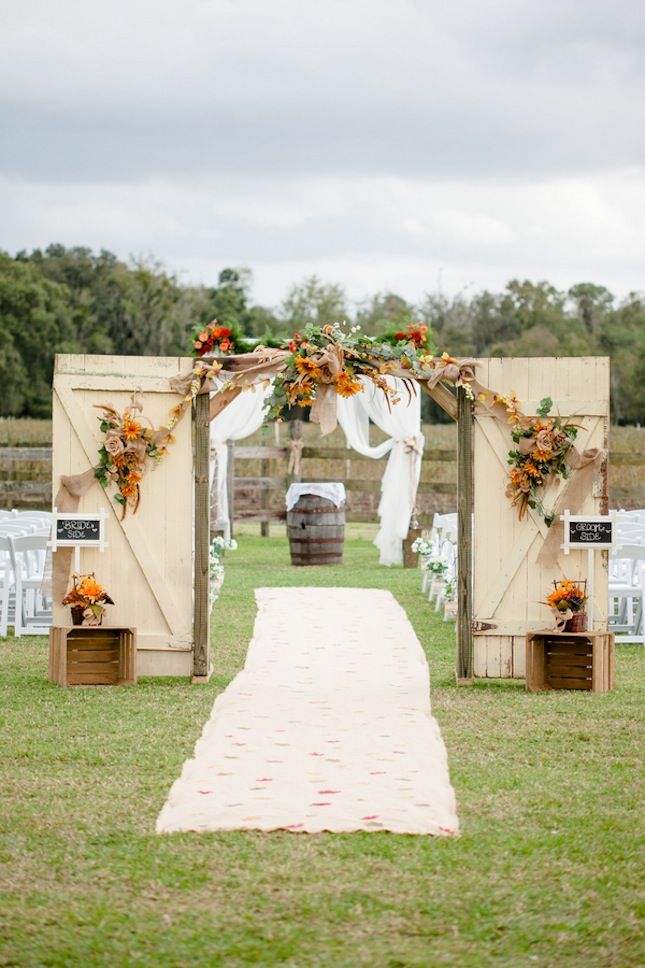 vintage-barn-doors-and-sunflowers-wedding-backdrop